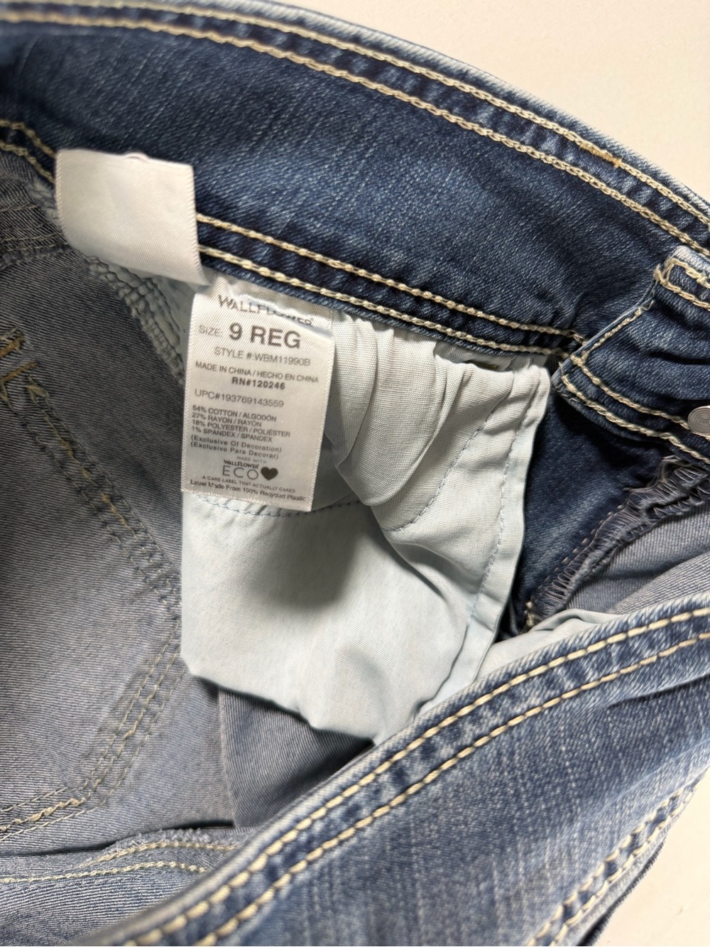 WallFlower "The Luscious Curvy" mid-rise denim jeans Sz 9R #927 - Picture 4 of 12